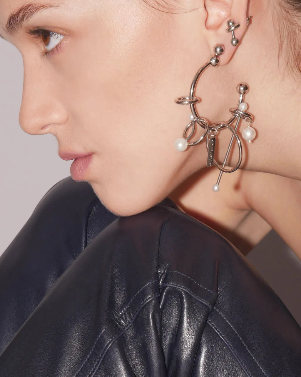Justine Clenquet Carl pearl earring Online